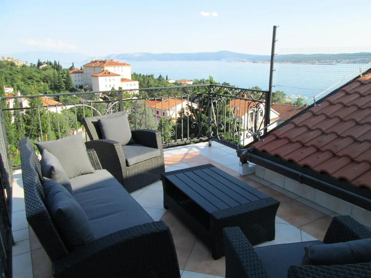Bed and Breakfast Pansion Klaudija Crikvenica Bed & Breakfast