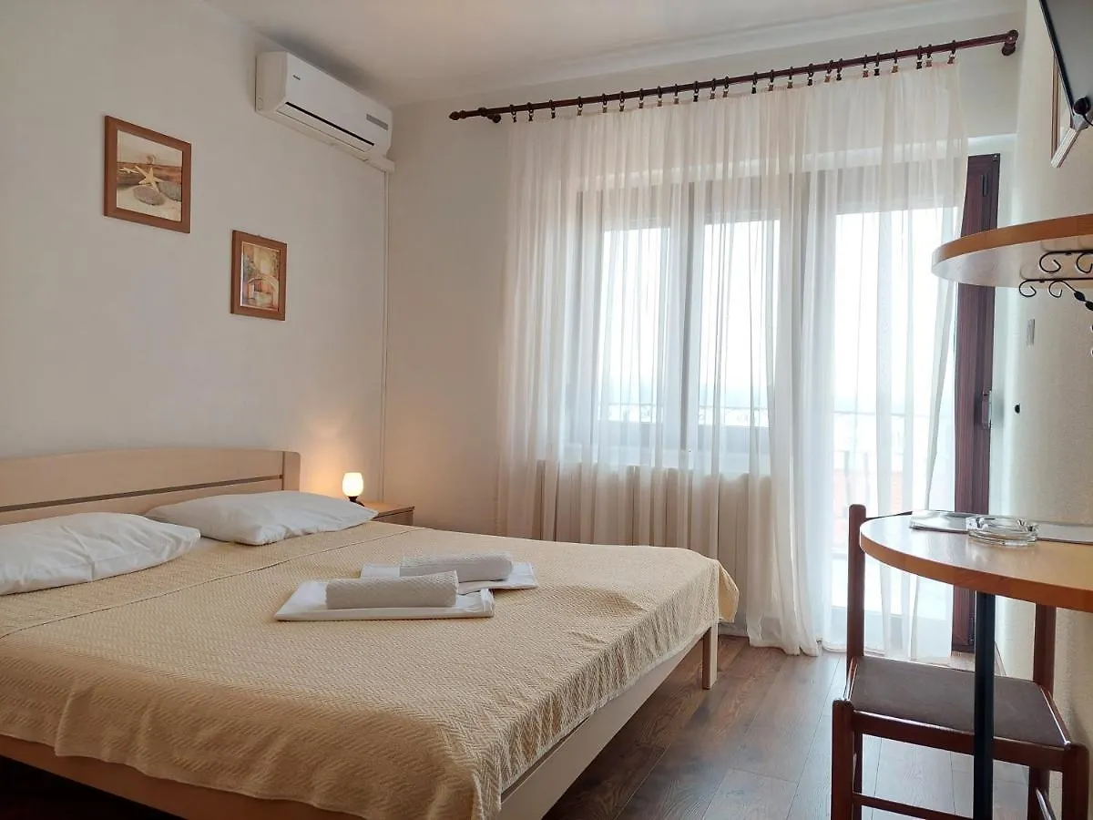 Bed and Breakfast Pansion Klaudija Crikvenica 3*,  Croazia